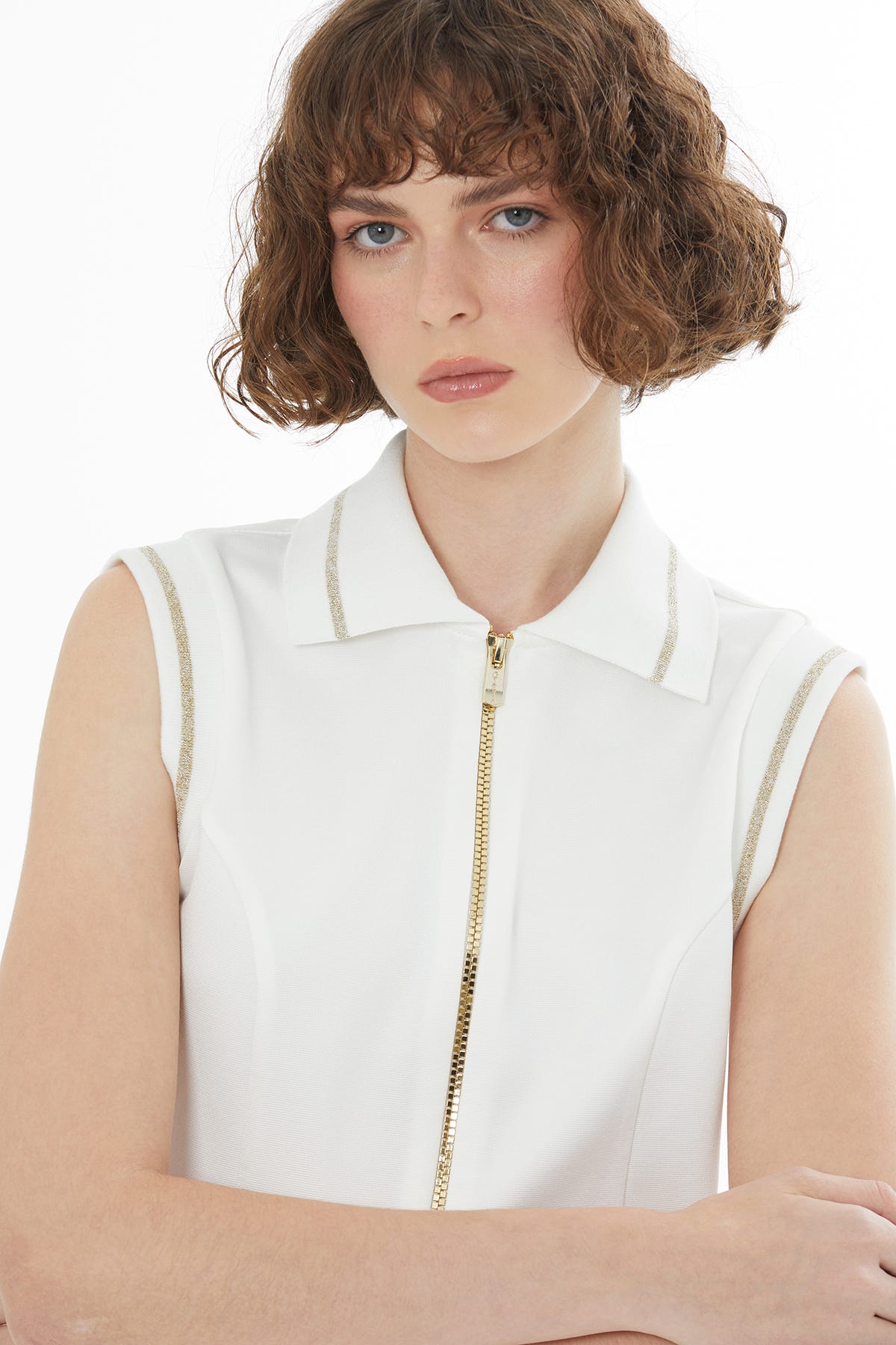 Triko Detaylı Fermuarlı Ekru T-Shirt