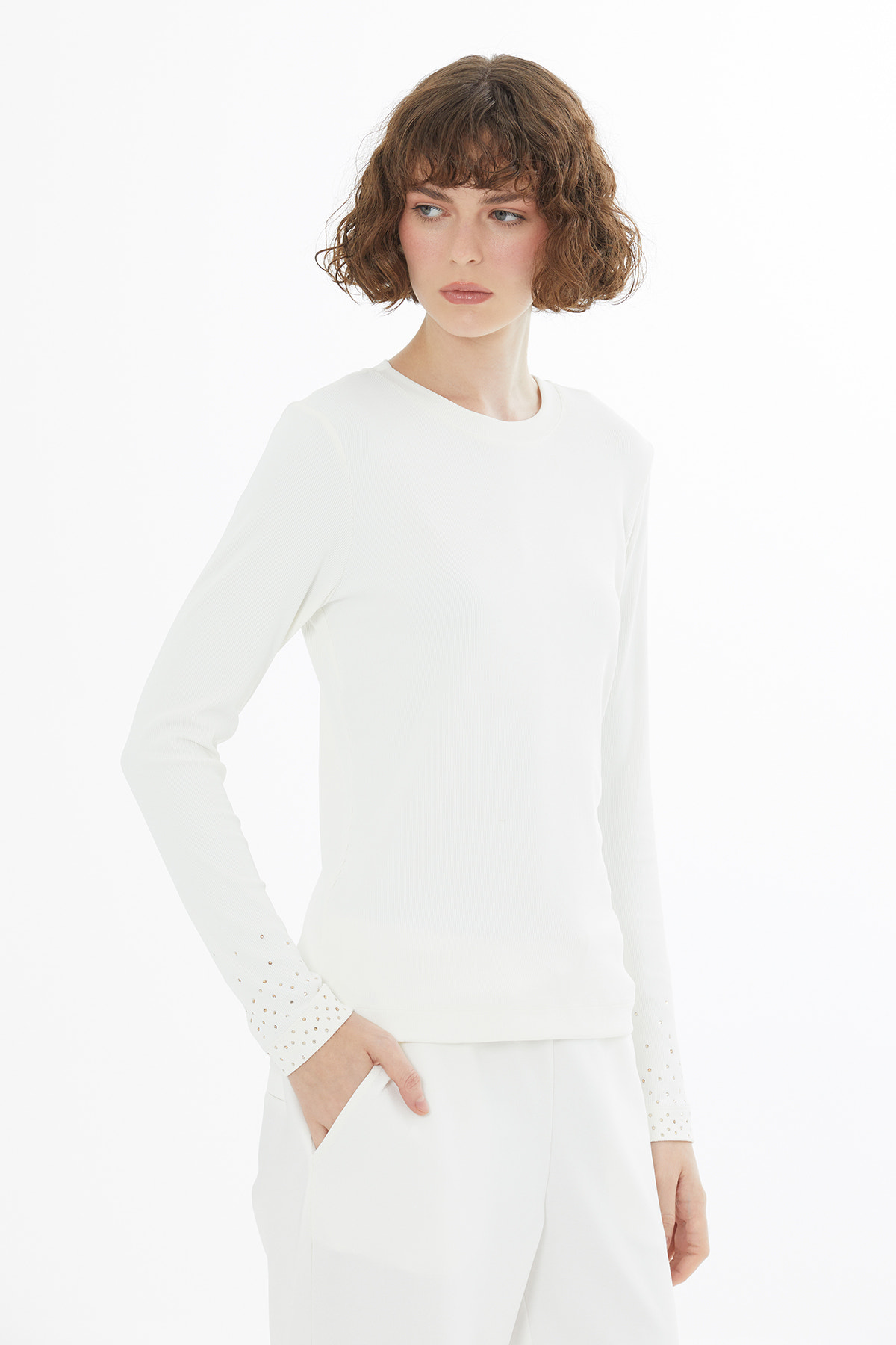 Yapıştırma Taş Detaylı Ekru Bluz