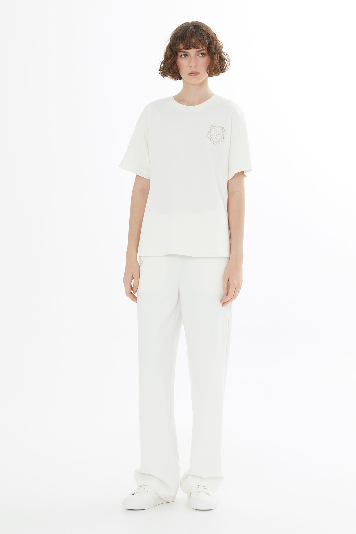 Nakış Ve Taş Yapıştırma Detaylı Ekru T-Shirt