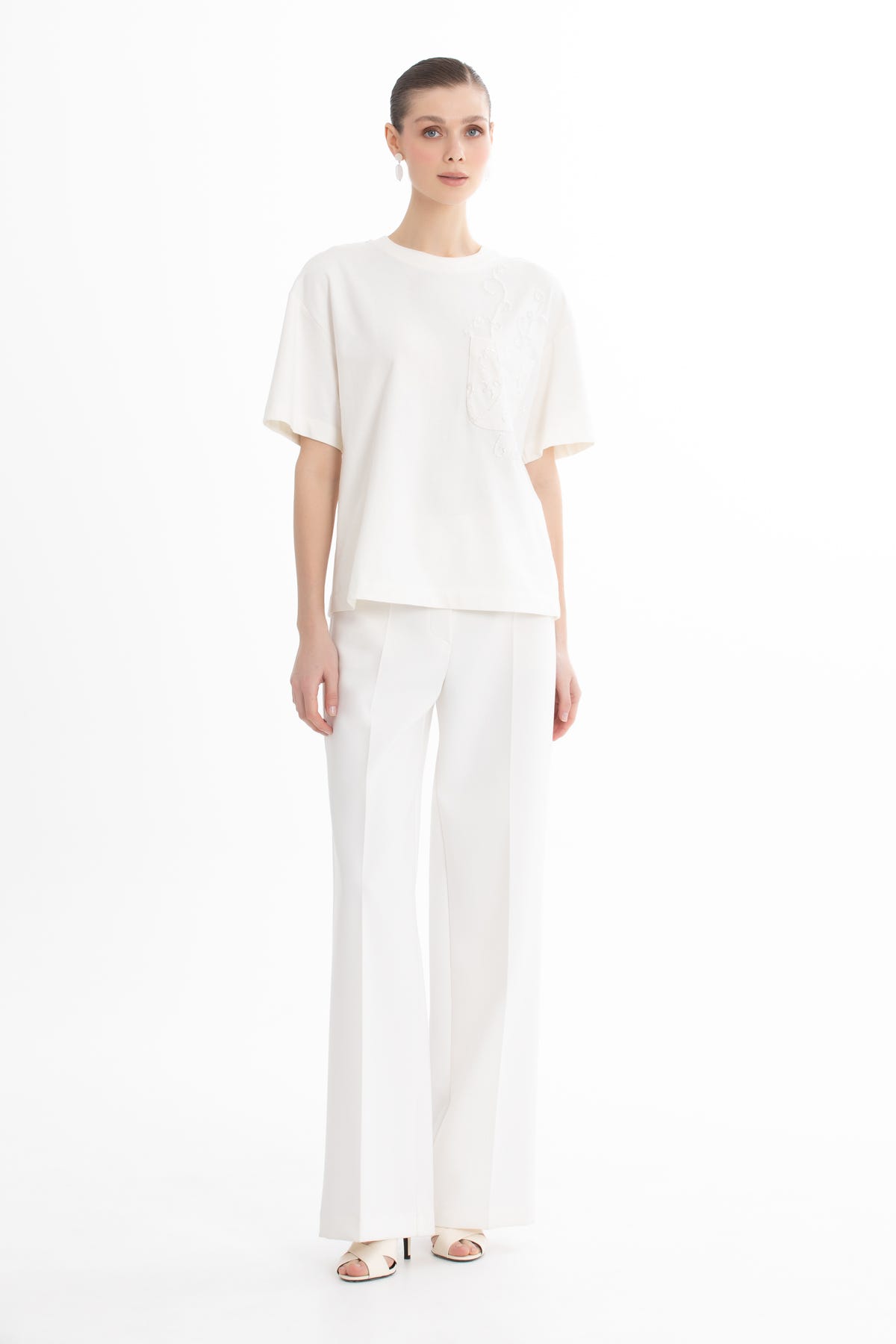 İşlemeli Oversize Ekru T-Shirt