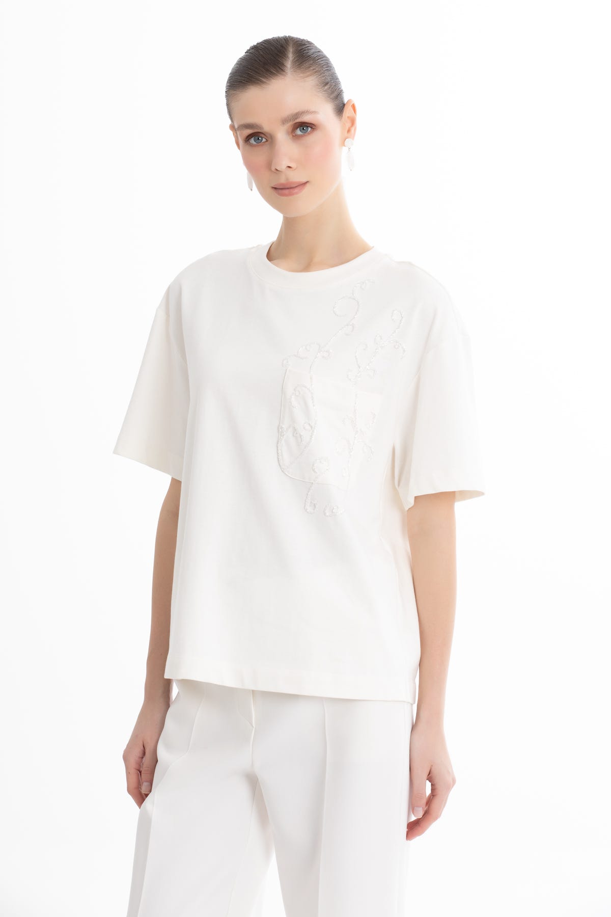 İşlemeli Oversize Ekru T-Shirt