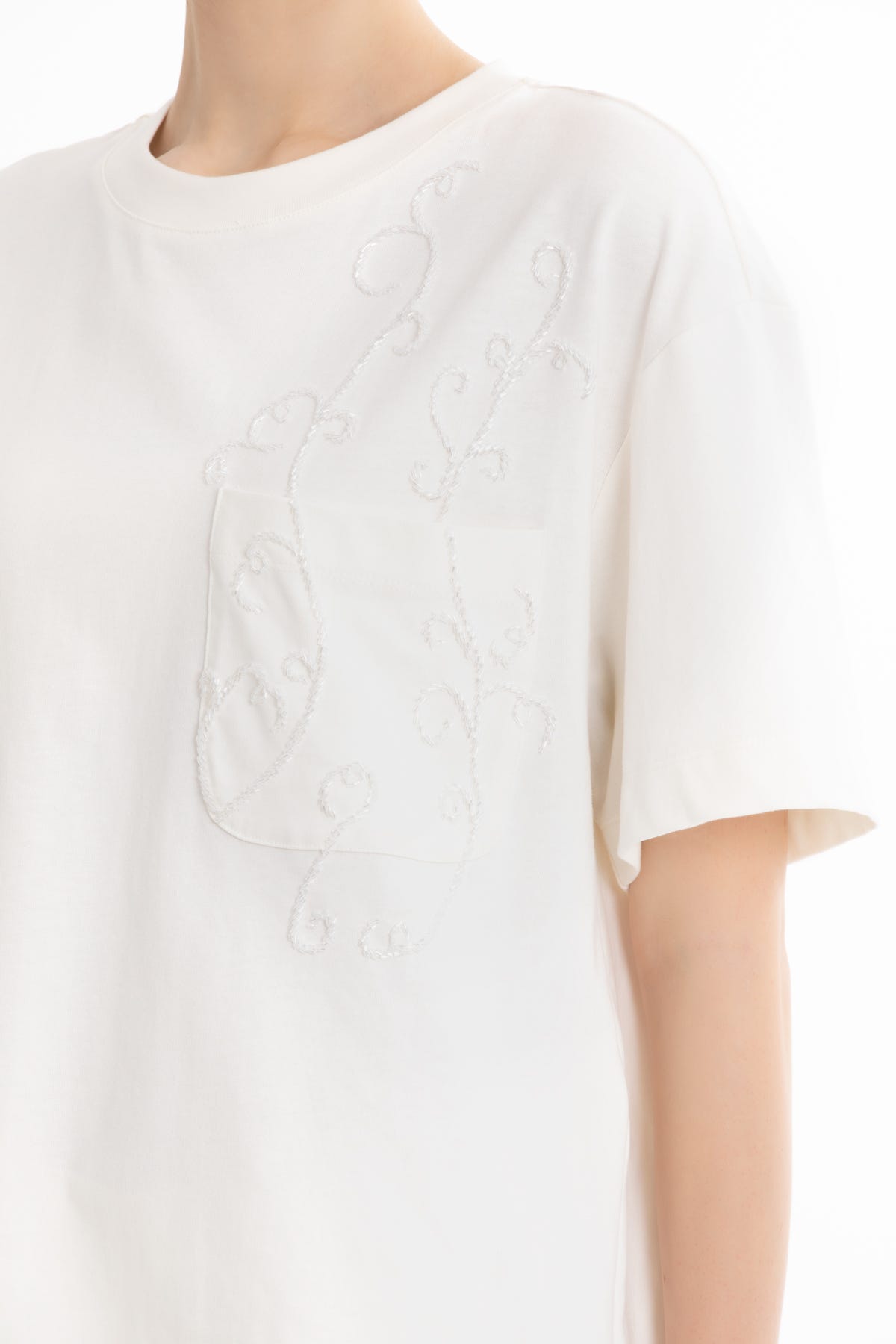 İşlemeli Oversize Ekru T-Shirt