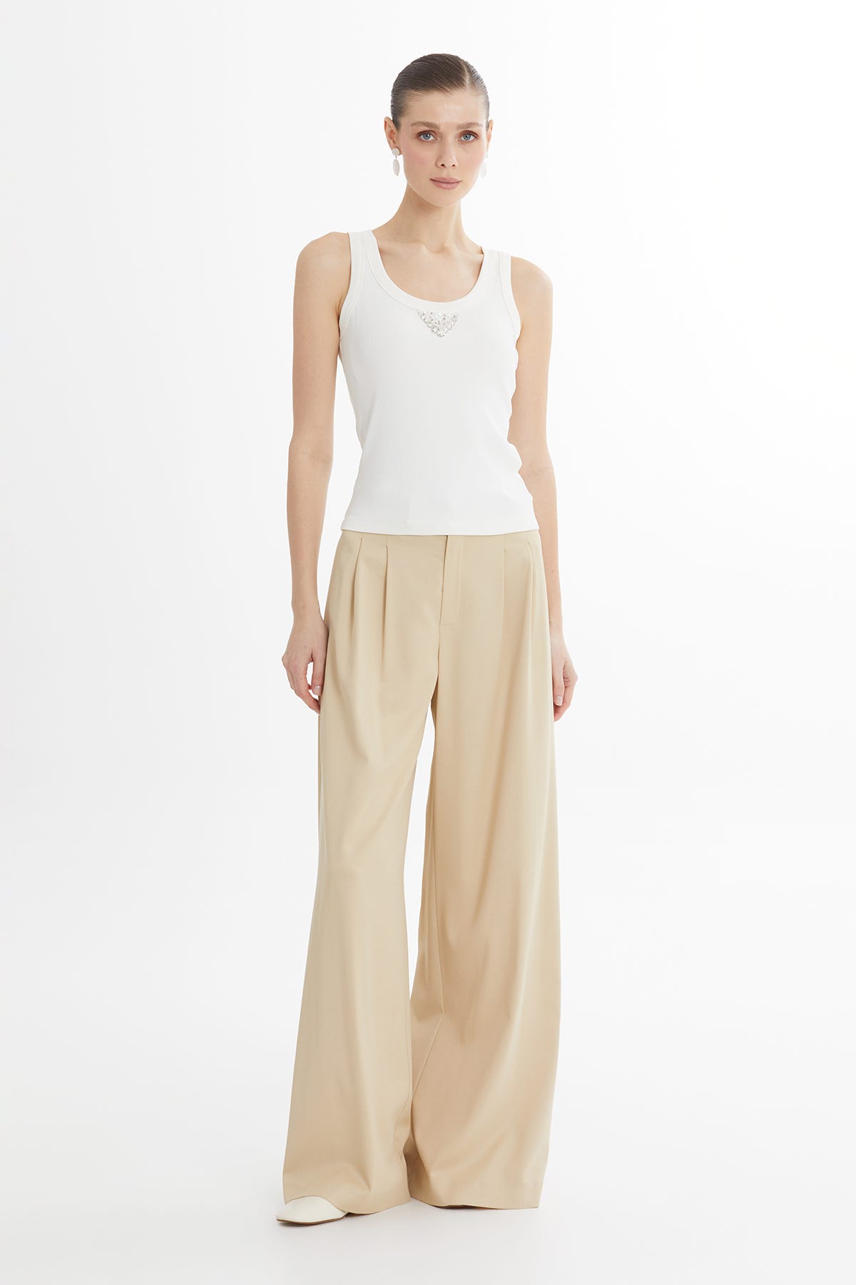 Yakası İşleme Detaylı Ekru Atlet