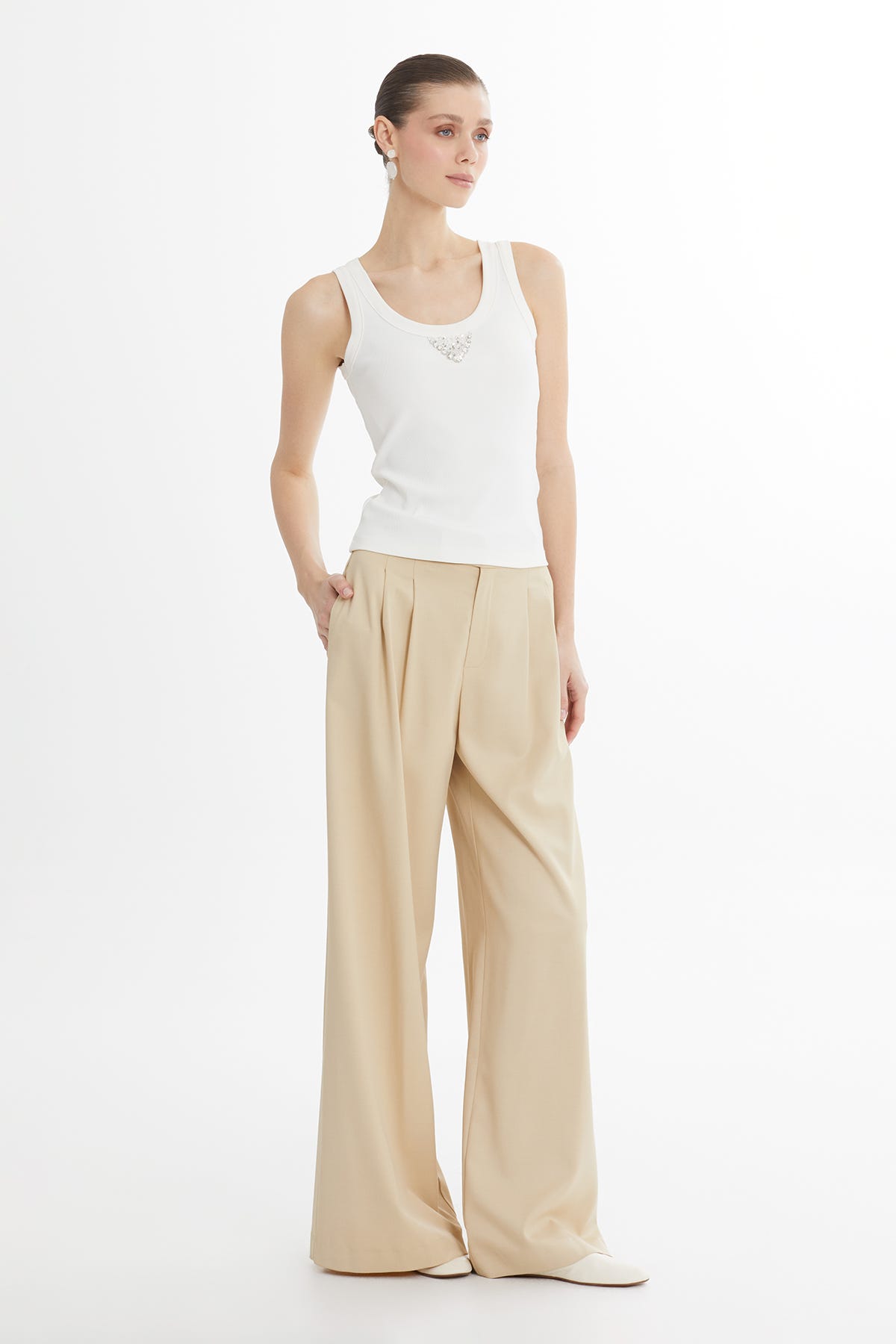 Yakası İşleme Detaylı Ekru Atlet