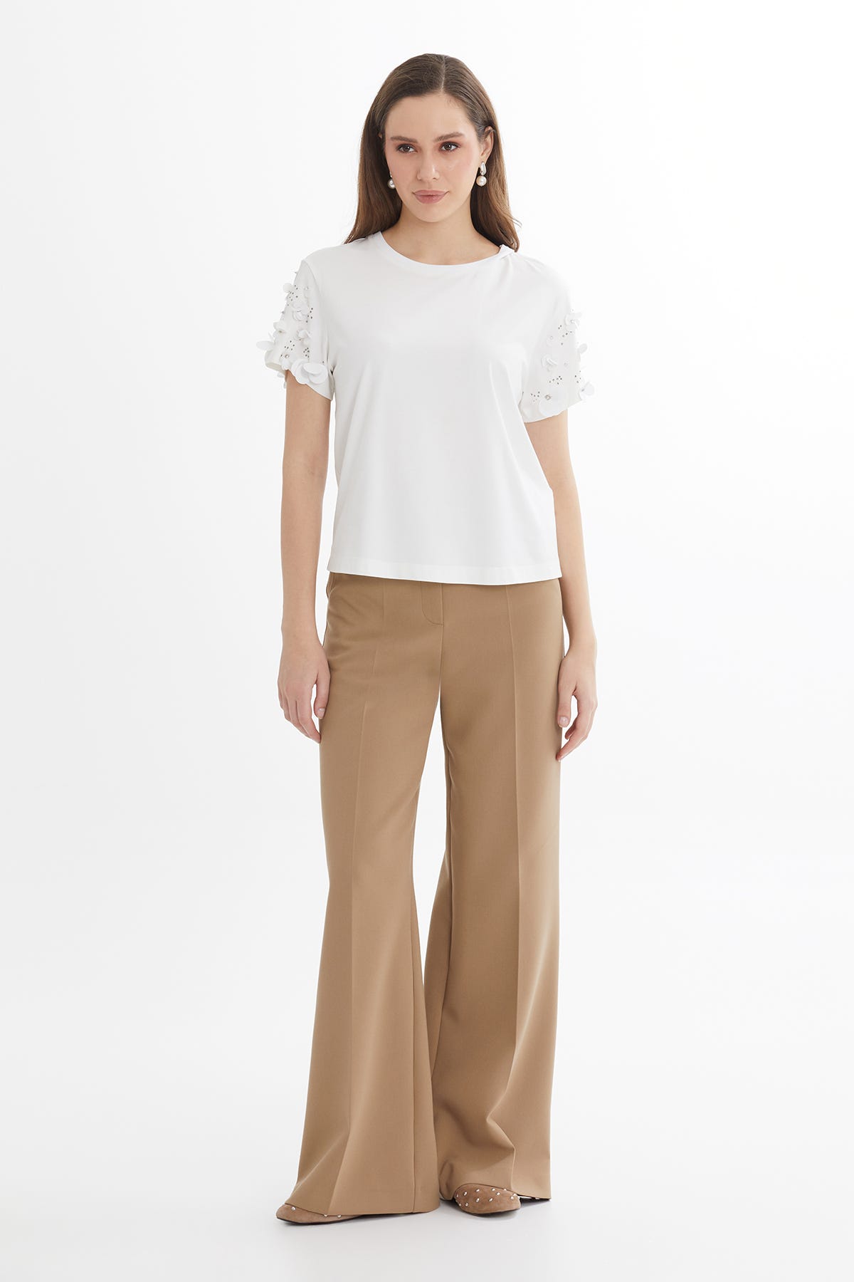 Kısa Kollu İşlemeli Beyaz T-Shirt