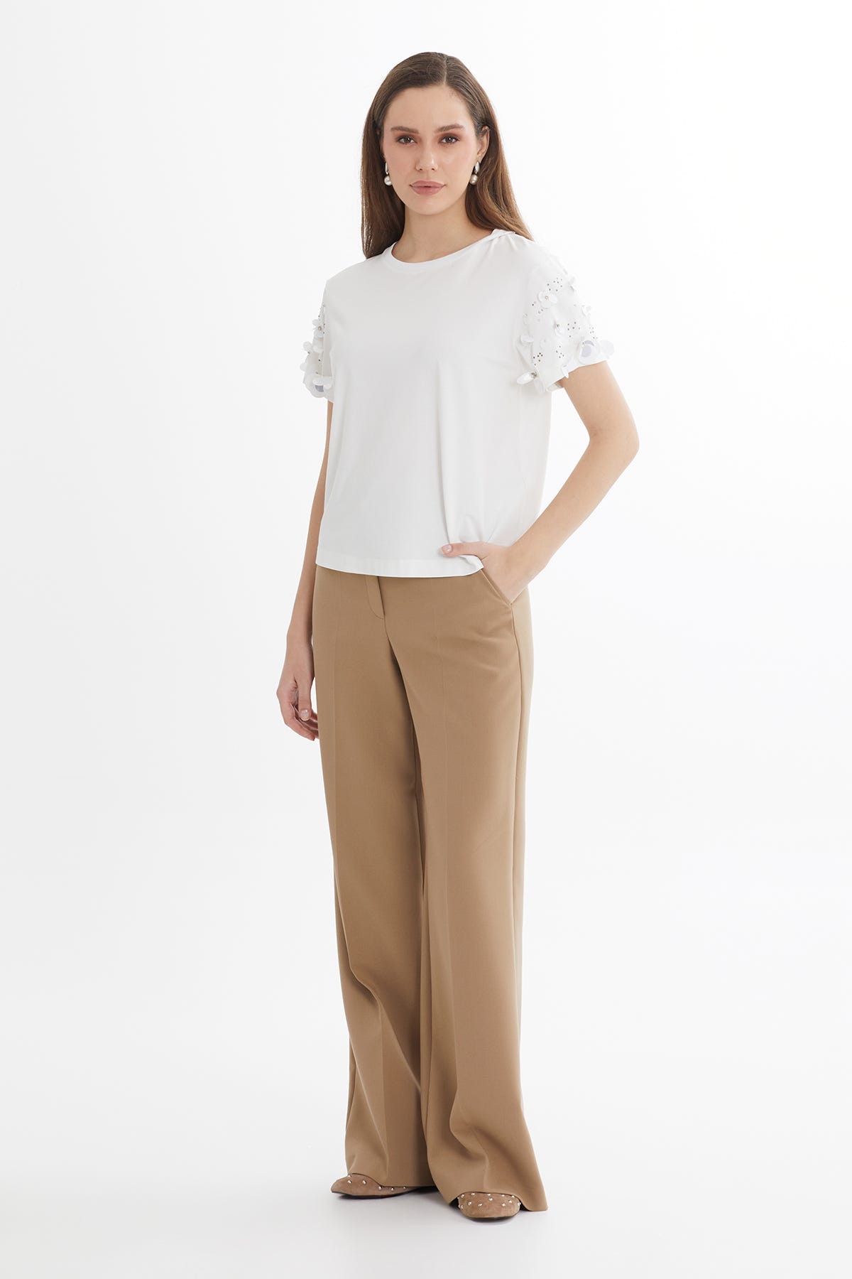 Kısa Kollu İşlemeli Beyaz T-Shirt