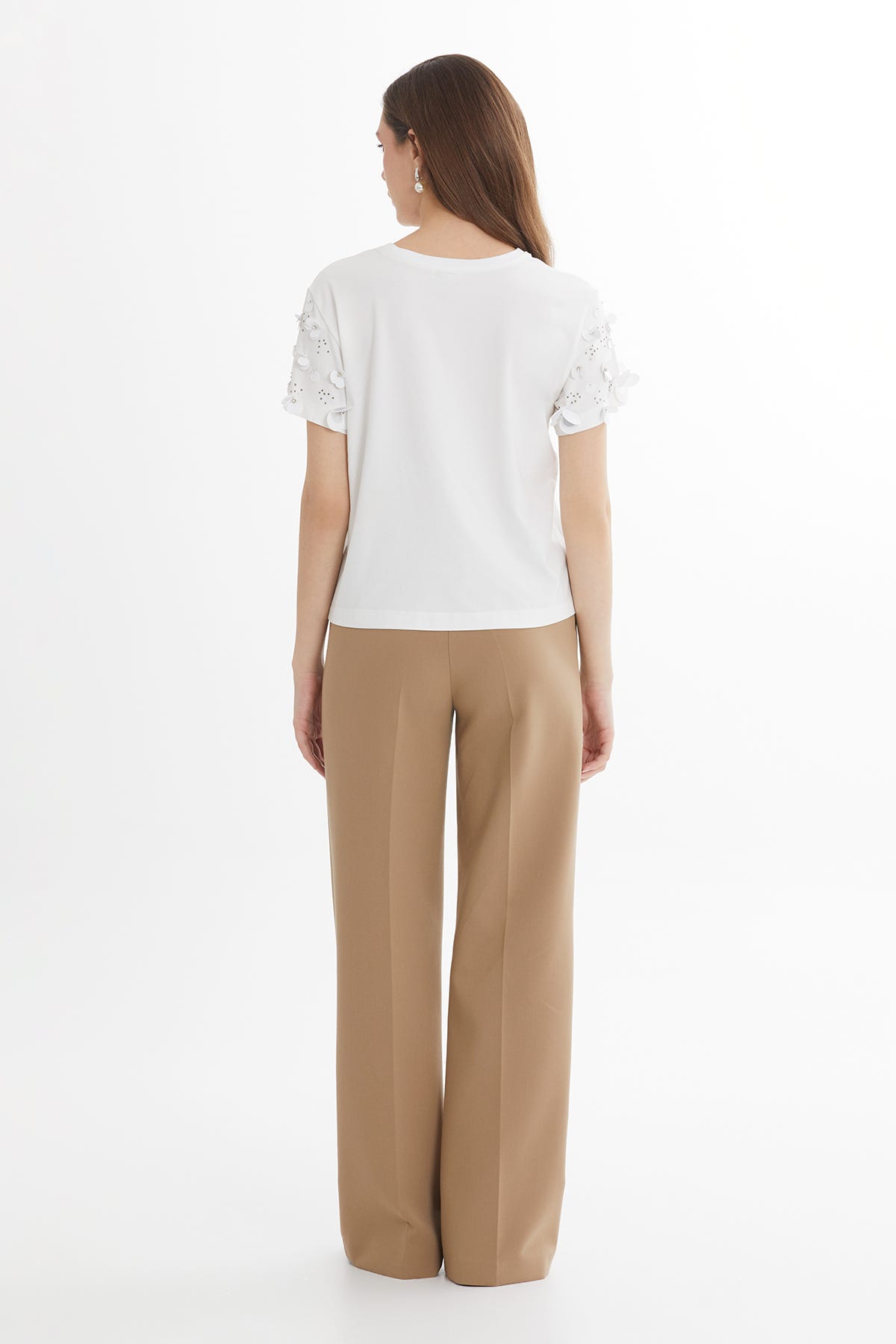 Kısa Kollu İşlemeli Beyaz T-Shirt