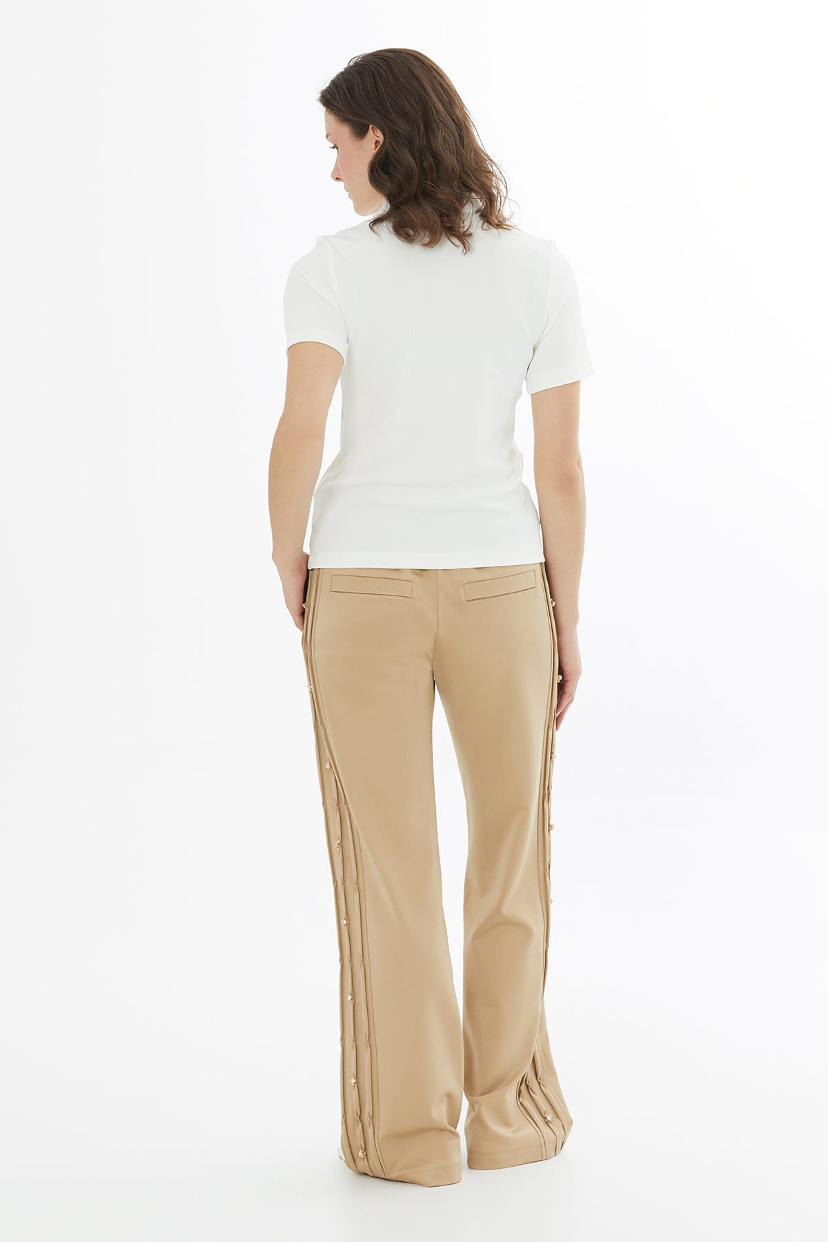 Yakası İşlemeli Fermuarlı Ekru T-Shirt