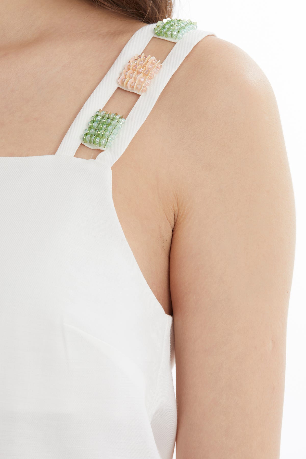 Askıları İşleme Detaylı Ekru Bluz