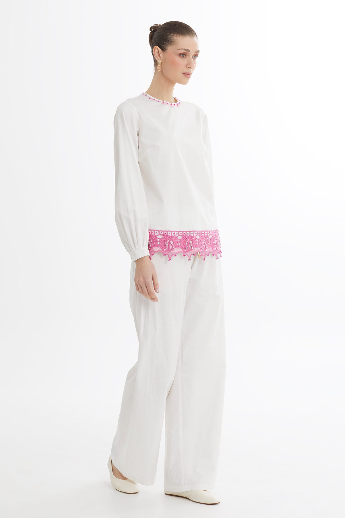 Güpür İşleme Detaylı Ekru Bluz