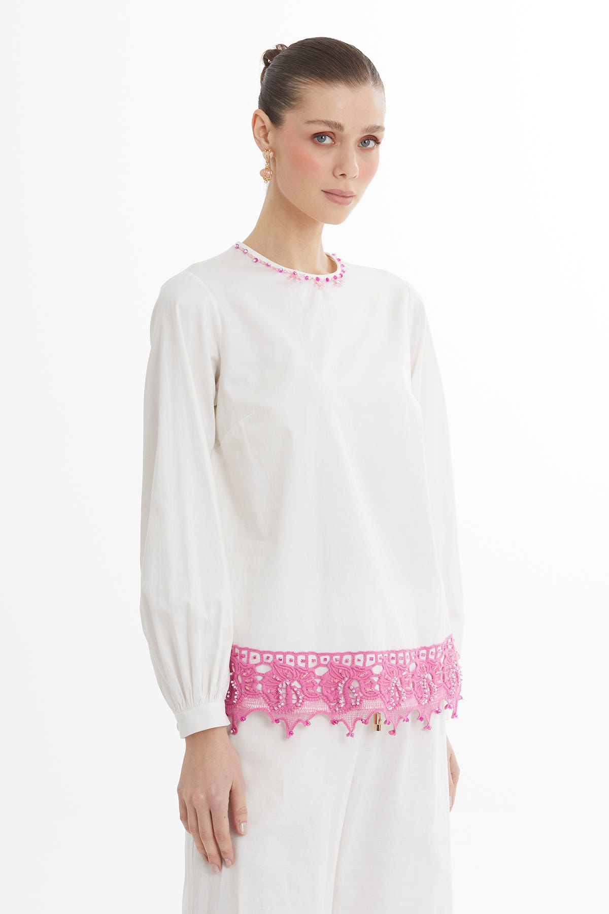 Güpür İşleme Detaylı Ekru Bluz