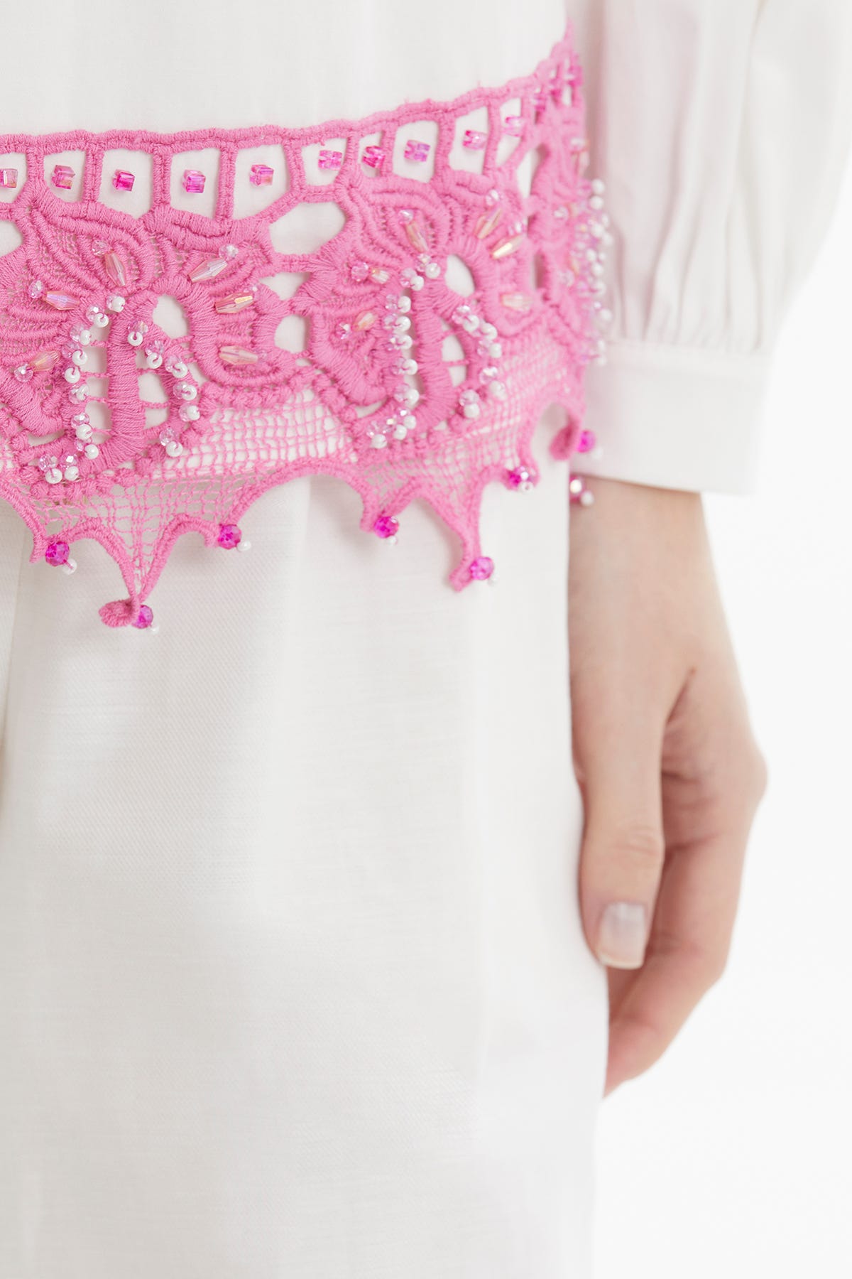 Güpür İşleme Detaylı Ekru Bluz