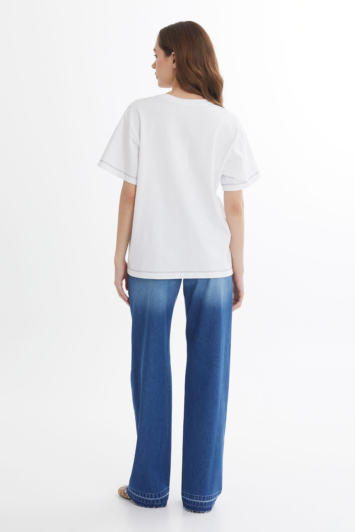 Nakışlı Ve İşlemeli Beyaz T-Shirt