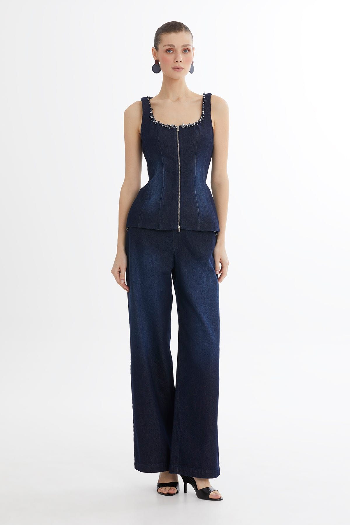 Yakası İşlemeli Mavi Denim Bluz