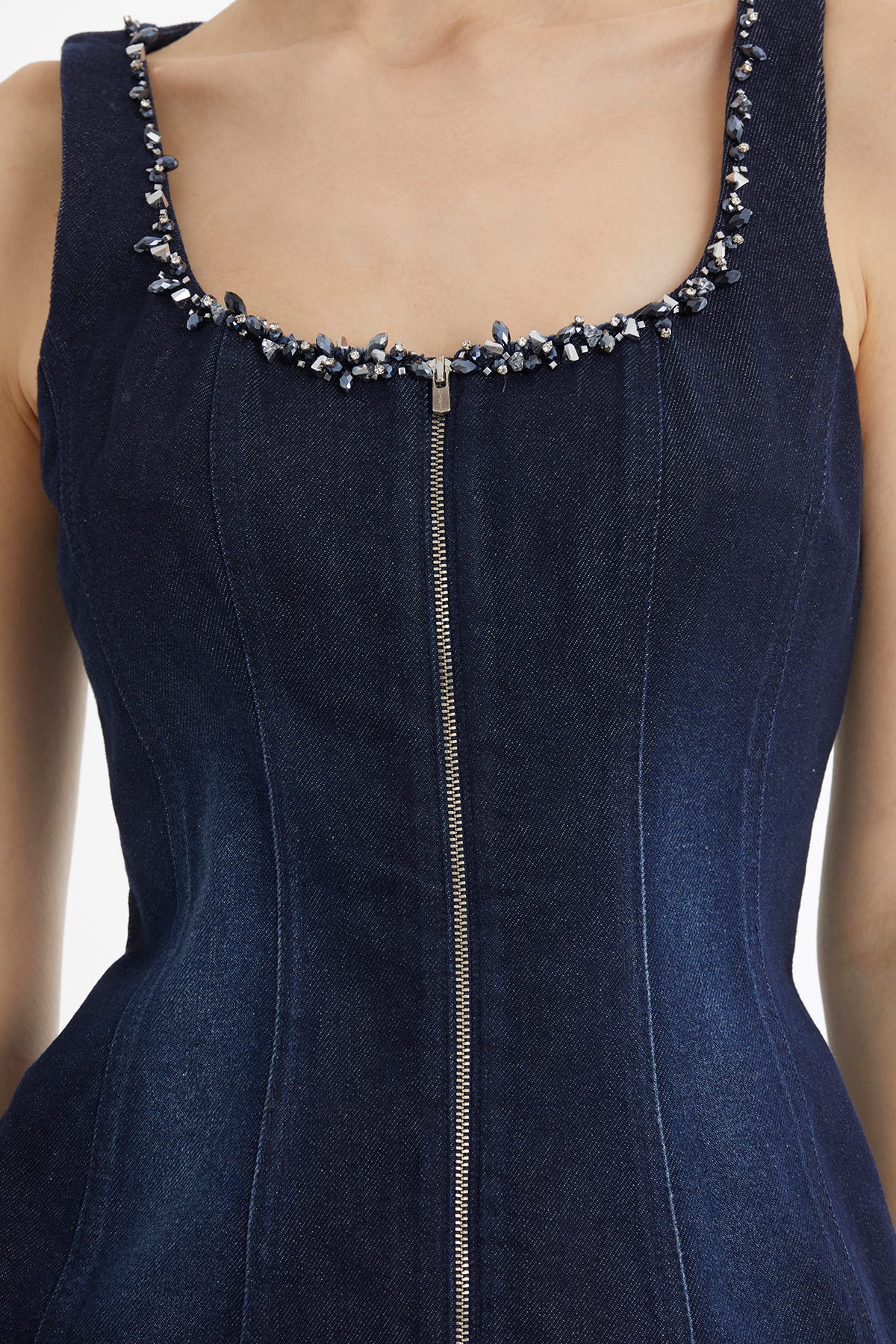 Yakası İşlemeli Mavi Denim Bluz