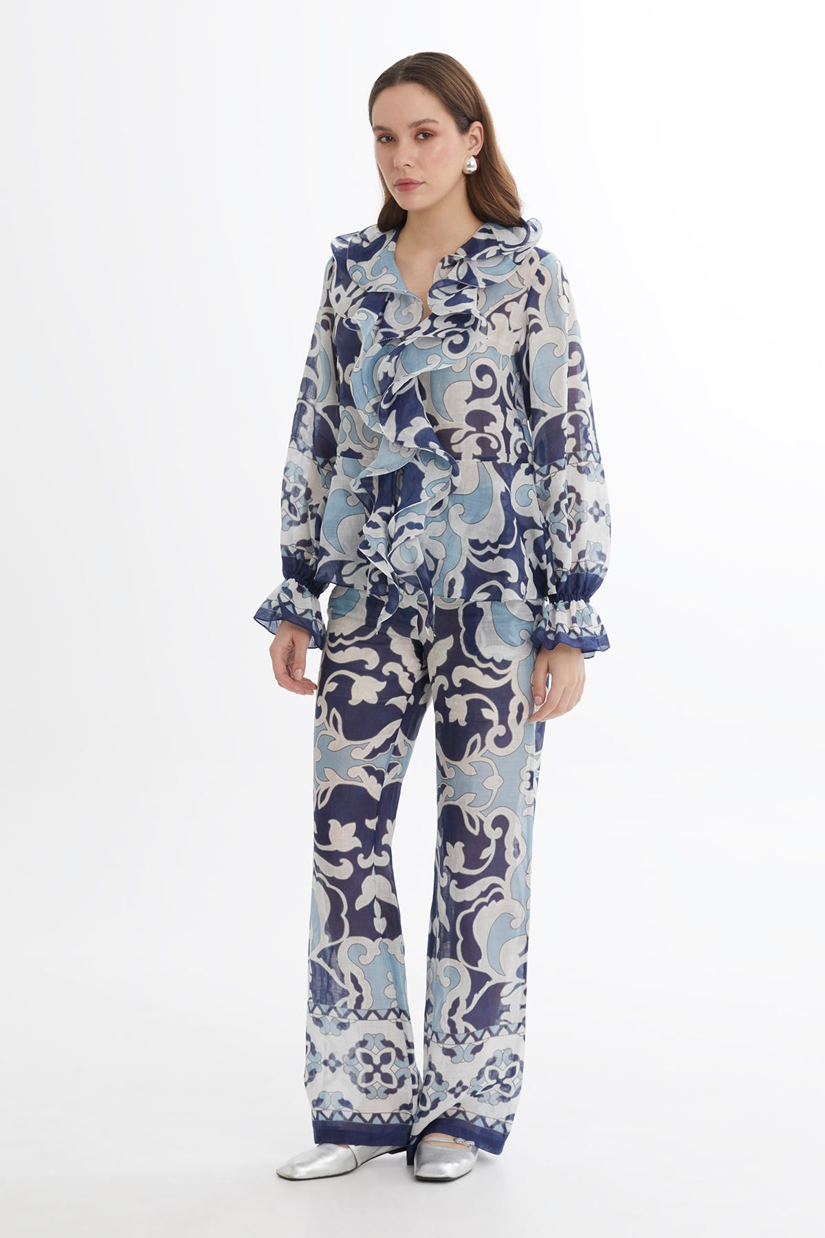 Volan Detaylı İşlemeli Bağcıklı Bluz