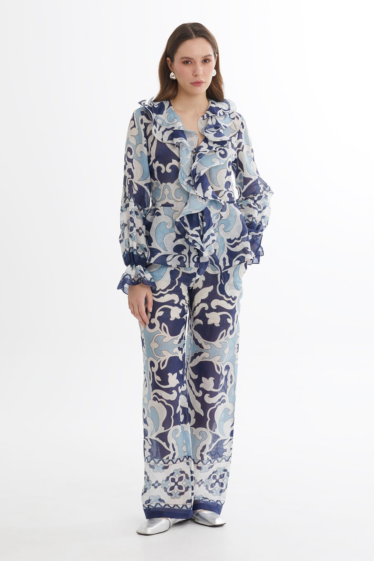 Volan Detaylı İşlemeli Bağcıklı Bluz