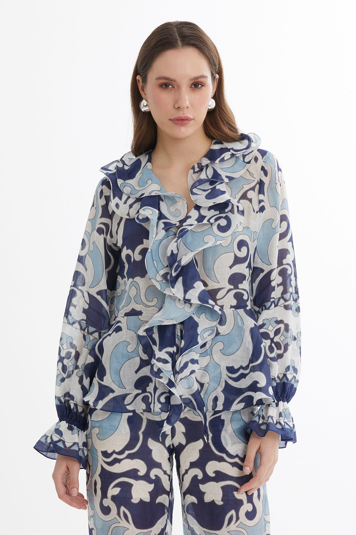 Volan Detaylı İşlemeli Bağcıklı Bluz