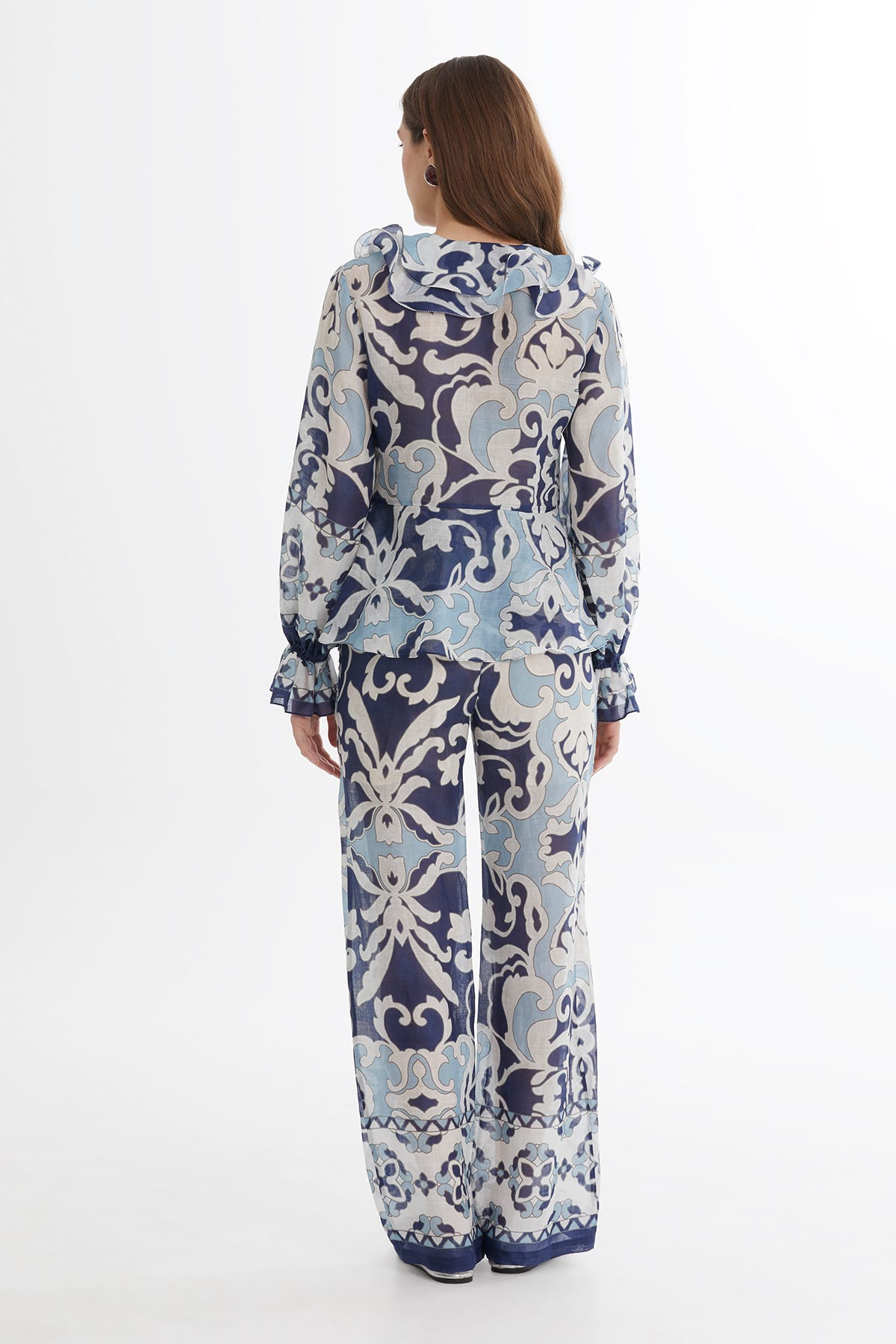 Volan Detaylı İşlemeli Bağcıklı Bluz