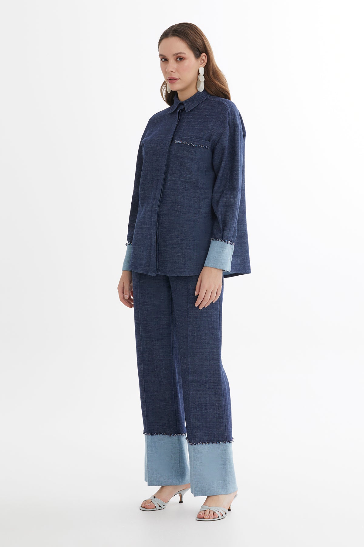 İşleme Detaylı Keten Mavi Gömlek