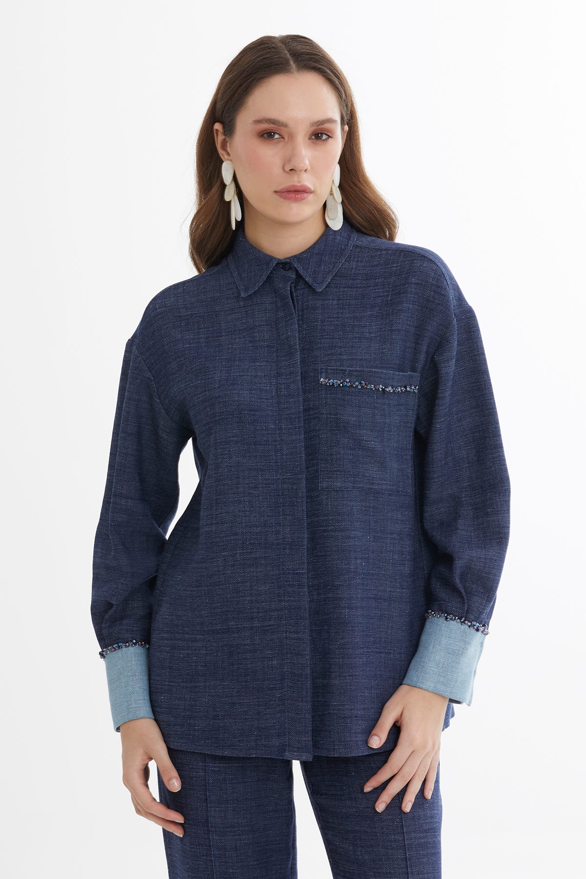 İşleme Detaylı Keten Mavi Gömlek