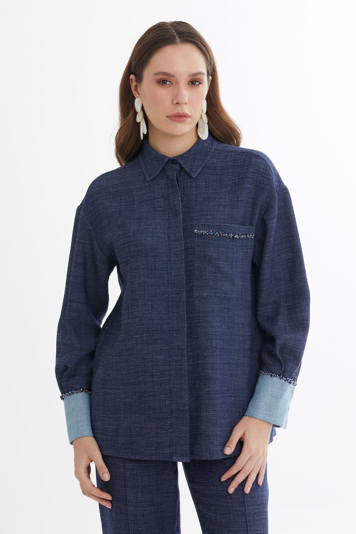 İşleme Detaylı Keten Mavi Gömlek