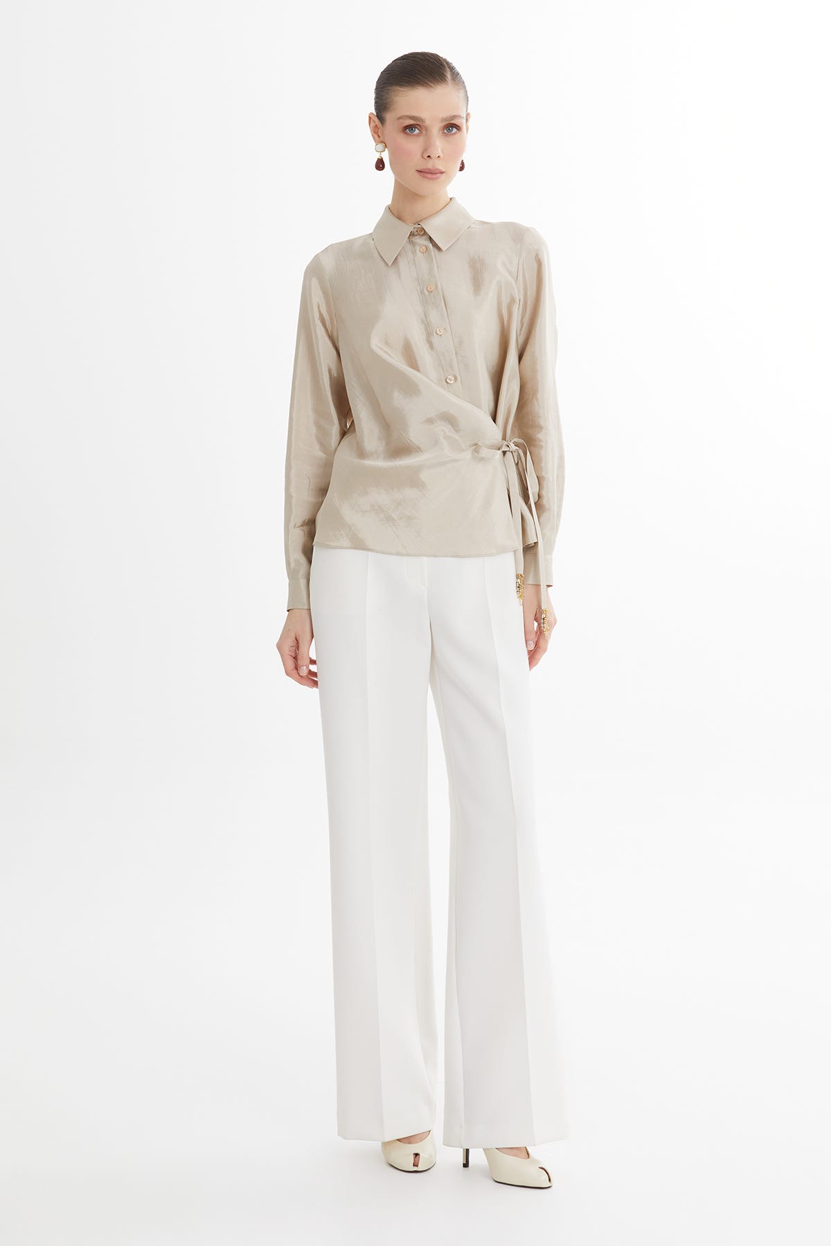 Kruvze Bağlamalı Bej Gömlek