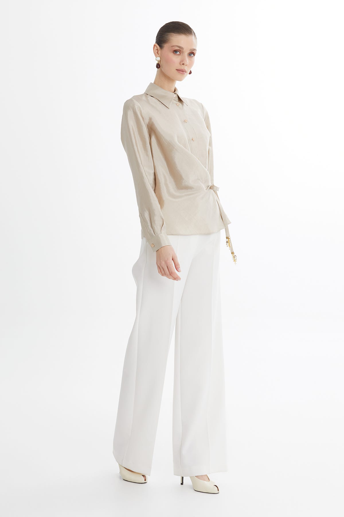 Kruvze Bağlamalı Bej Gömlek