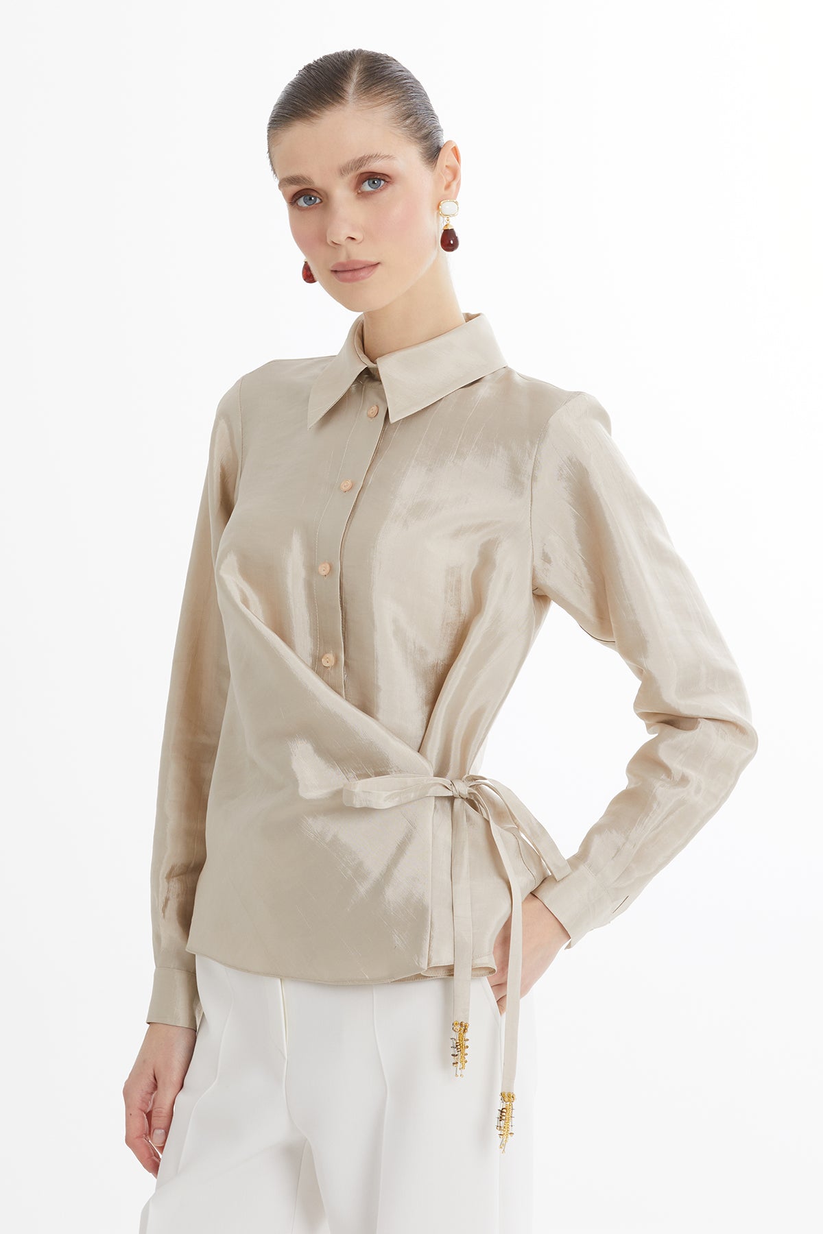 Kruvze Bağlamalı Bej Gömlek