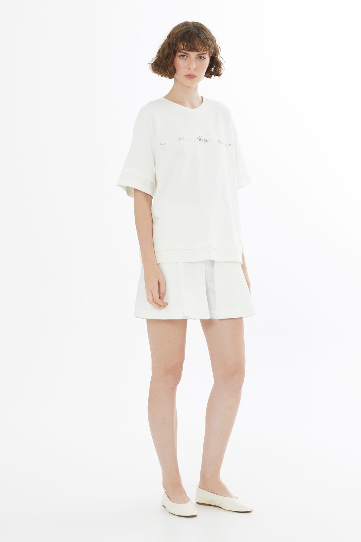Aksesuar Detaylı Ekru T-Shirt