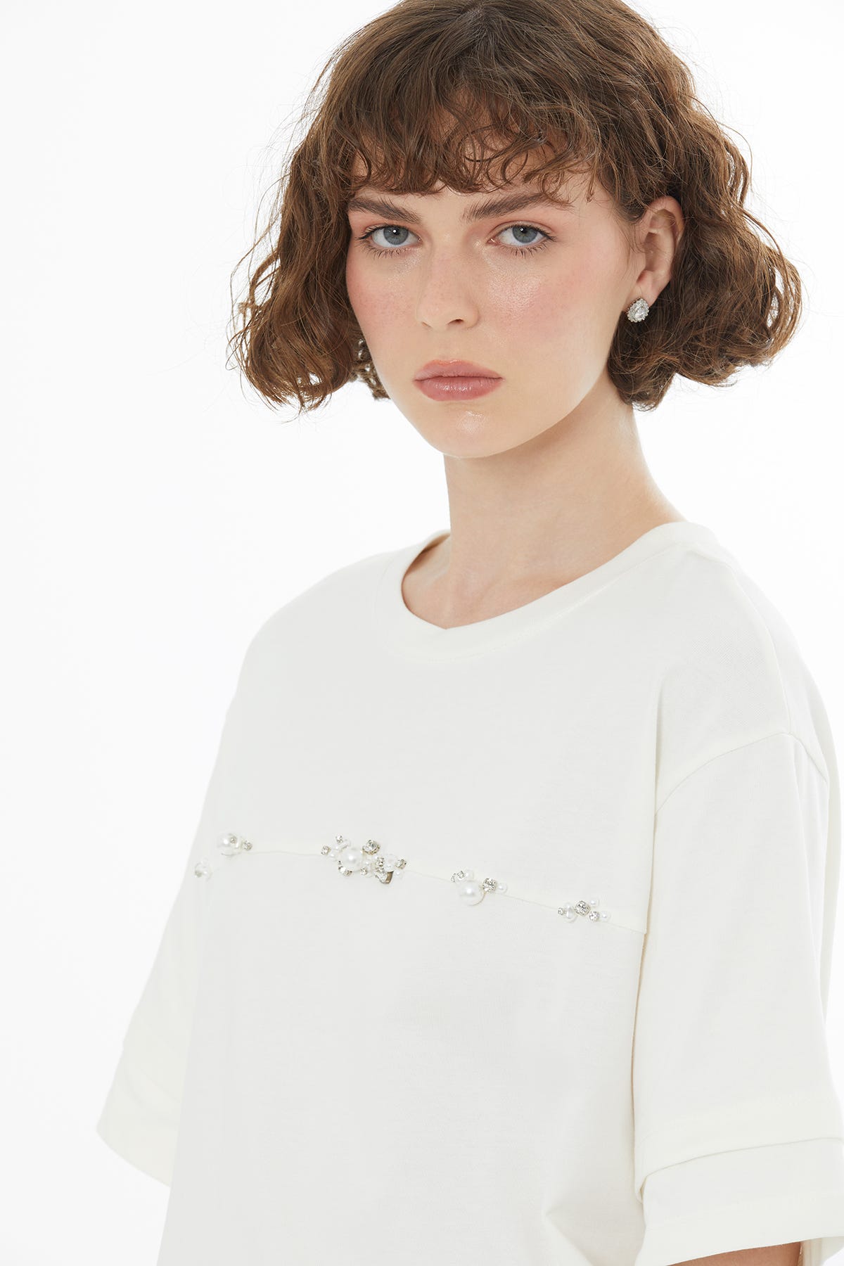 Aksesuar Detaylı Ekru T-Shirt