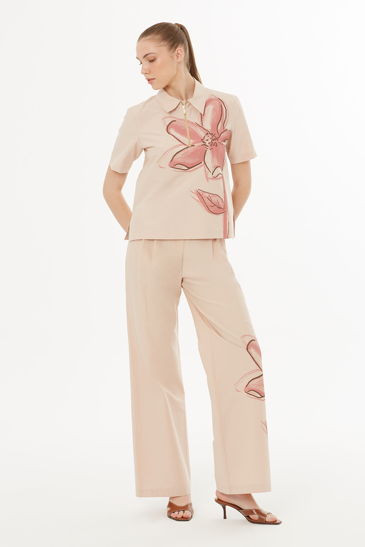 Çiçek Baskılı Bej Bluz