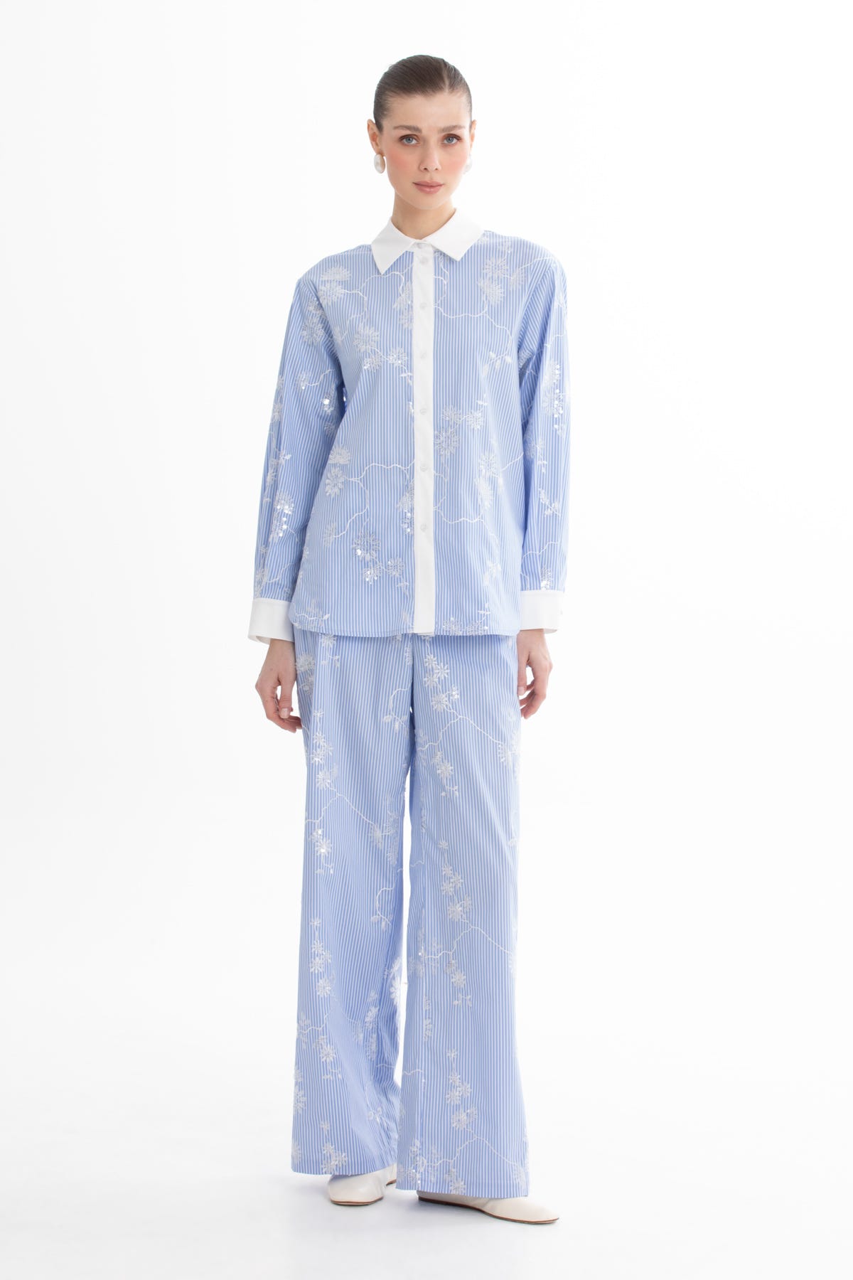 Payetli Nakış İşlemeli Mavi Gömlek