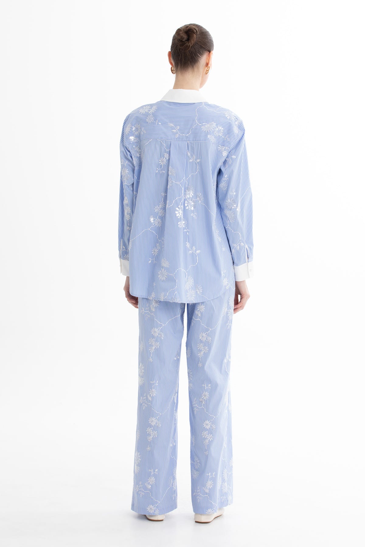 Payetli Nakış İşlemeli Mavi Gömlek