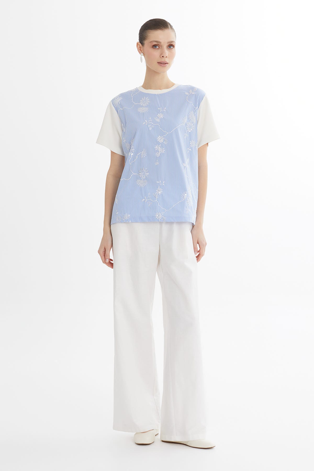 Payetli Nakış İşlemeli Mavi T-Shirt