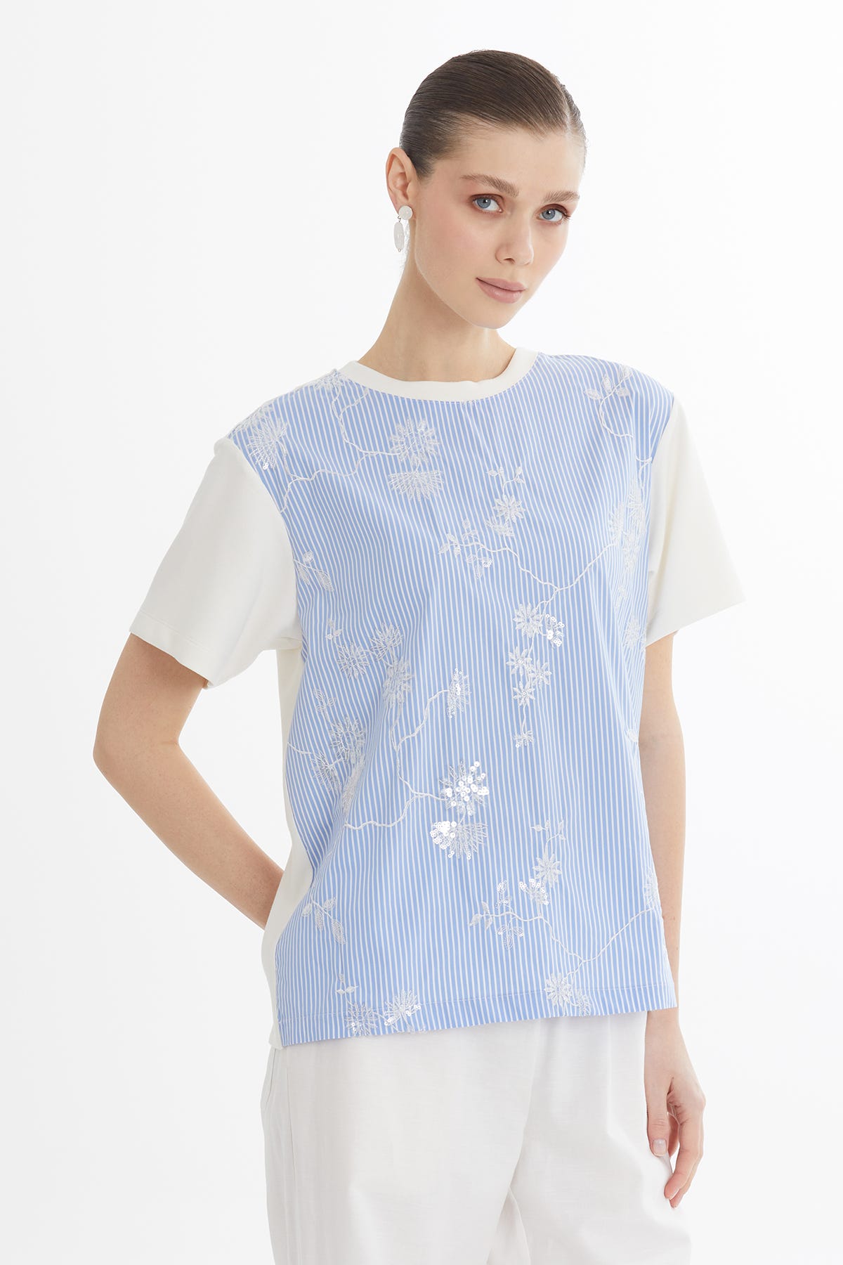 Payetli Nakış İşlemeli Mavi T-Shirt
