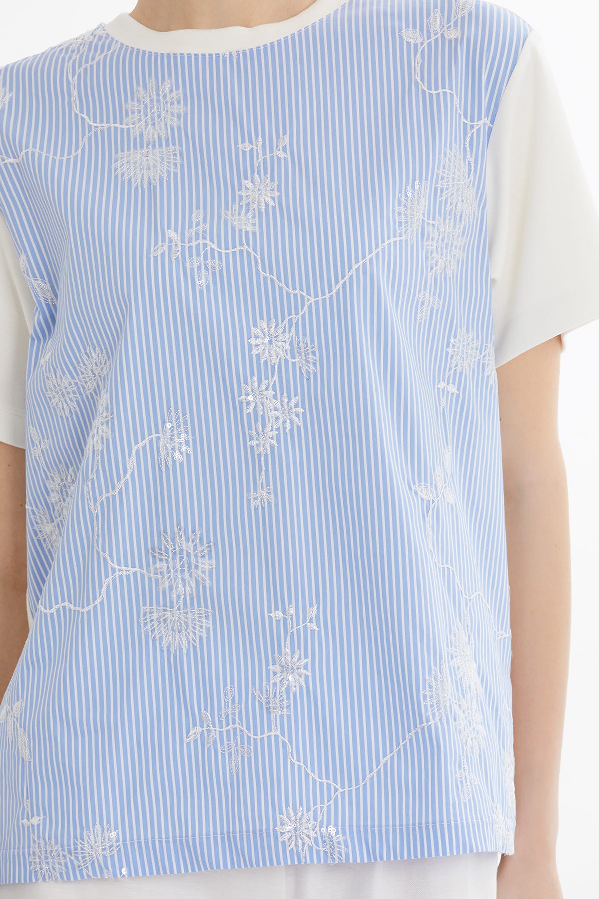 Payetli Nakış İşlemeli Mavi T-Shirt