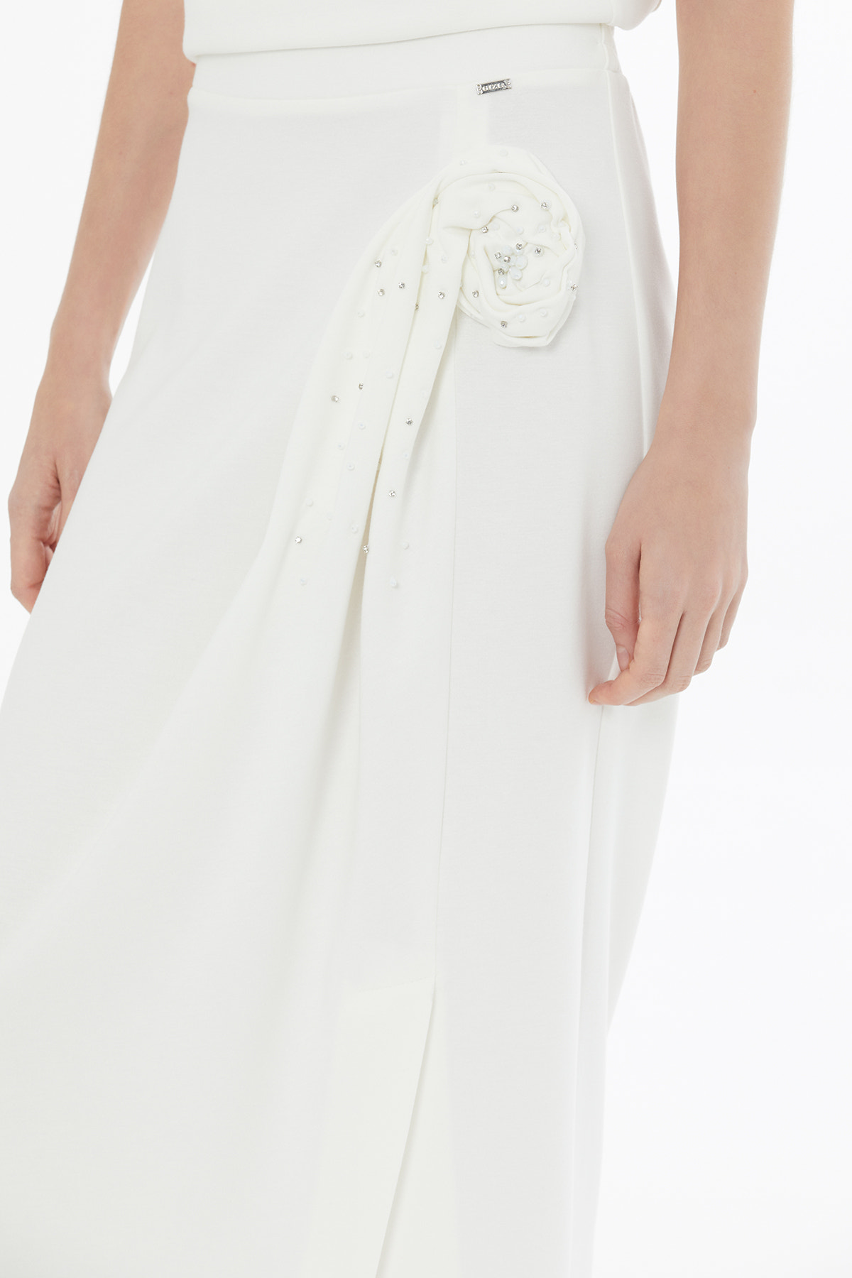 Gül Motifli İşlemeli Ekru Midi Etek