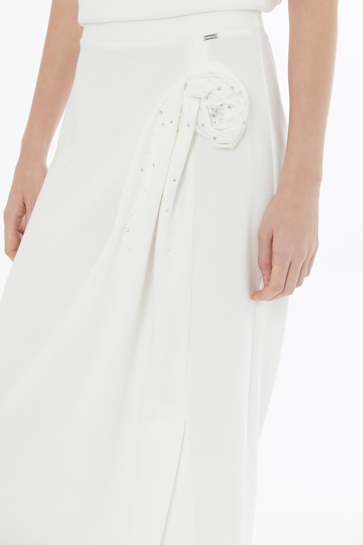 Gül Motifli İşlemeli Ekru Midi Etek