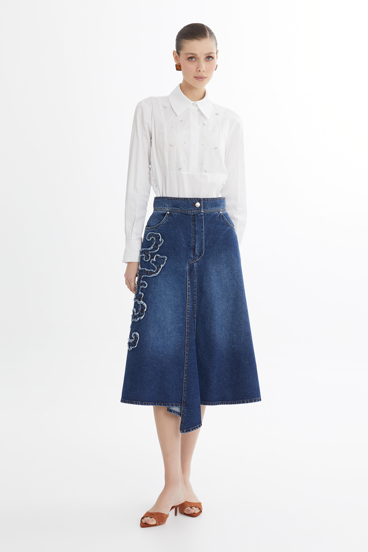 Nakış Detaylı Mavi Denim Etek