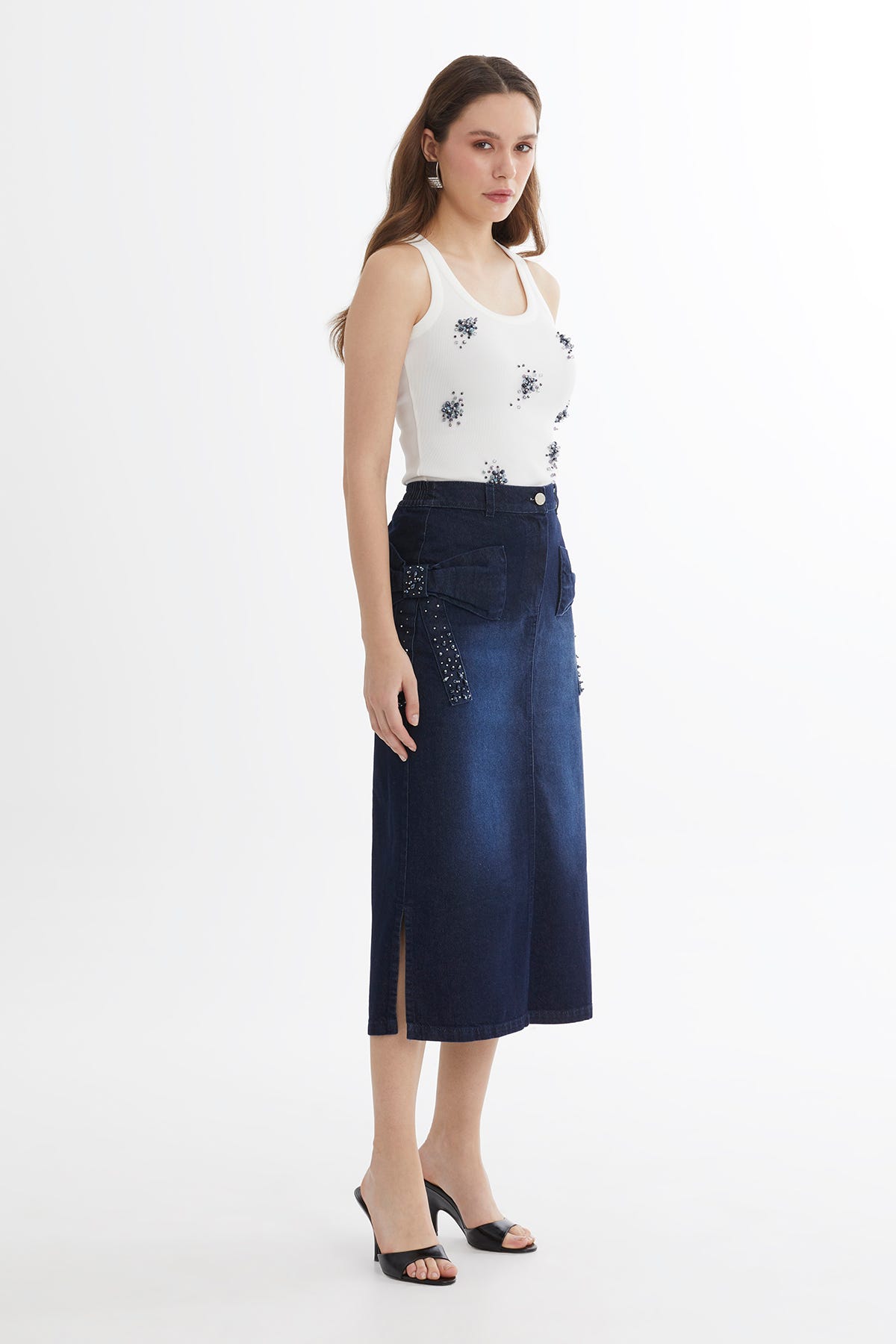 Fiyonklu İşlemeli Denim Midi Etek