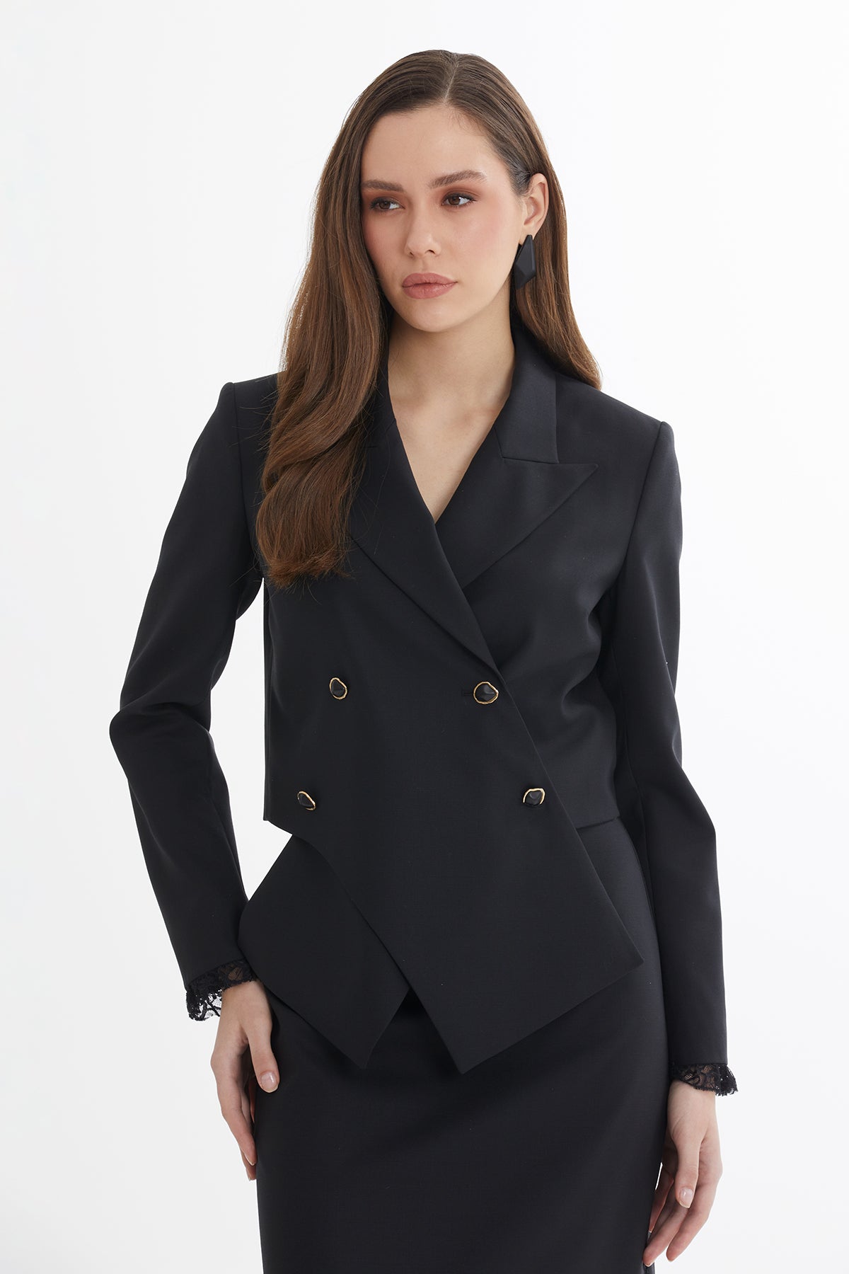 Yün Karışımlı Vatkalı Dantelli Asimetrik Siyah Ceket