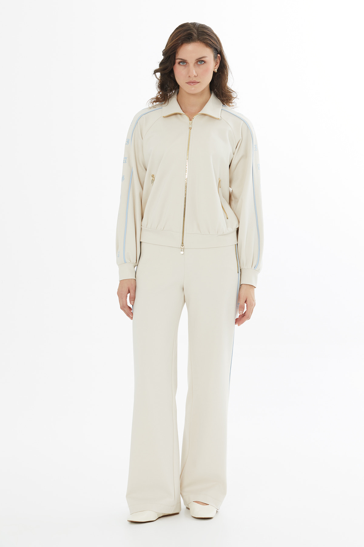 Kolları Nakışlı Bej Eşofman Üstü