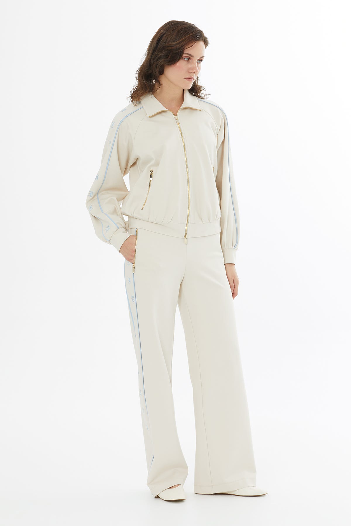 Kolları Nakışlı Bej Eşofman Üstü