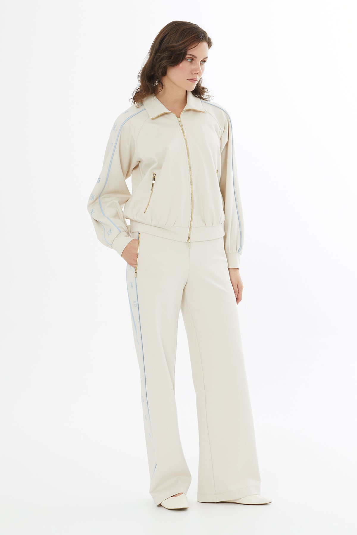 Kolları Nakışlı Bej Eşofman Üstü