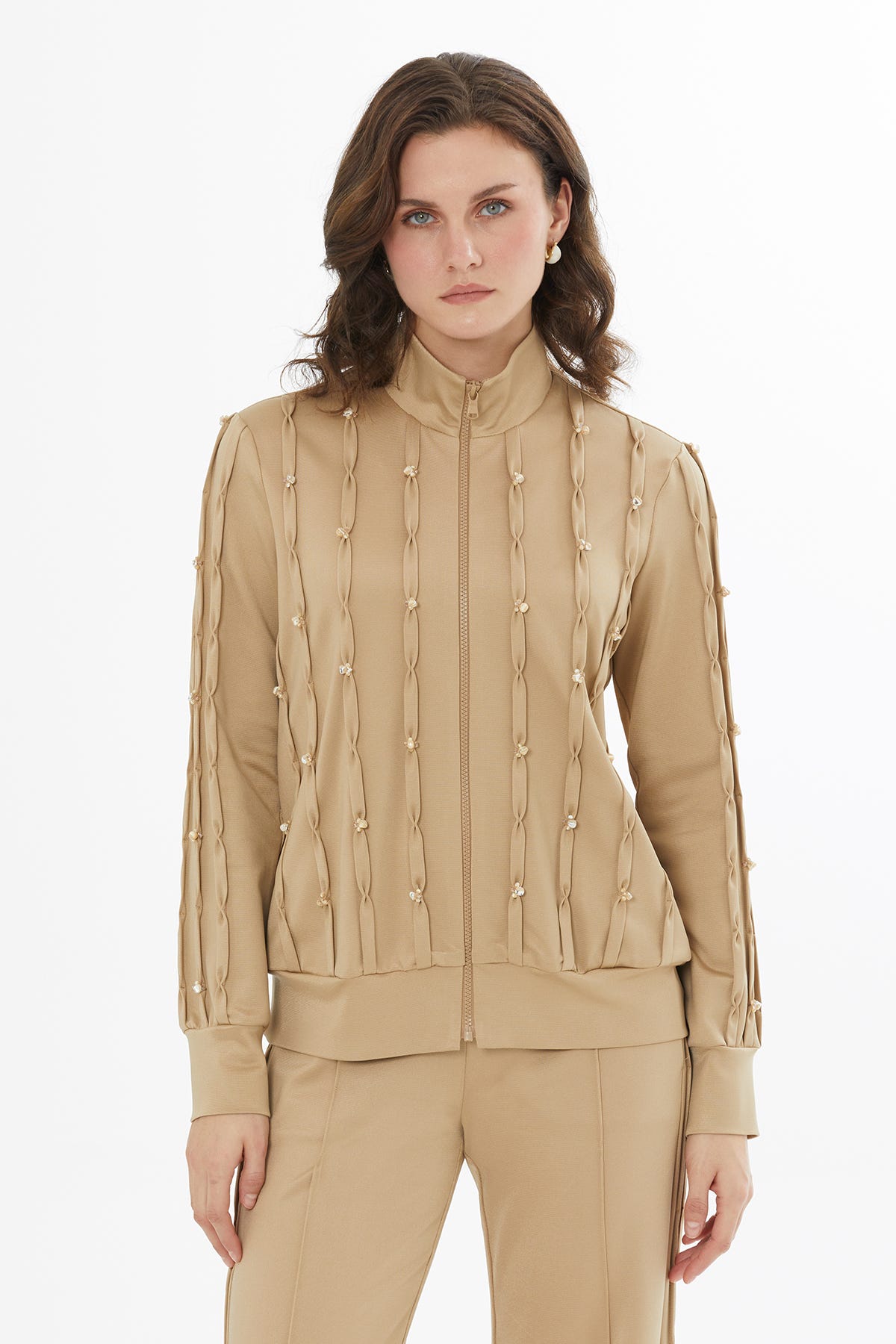 İşleme Detaylı Bej Eşofman Üstü