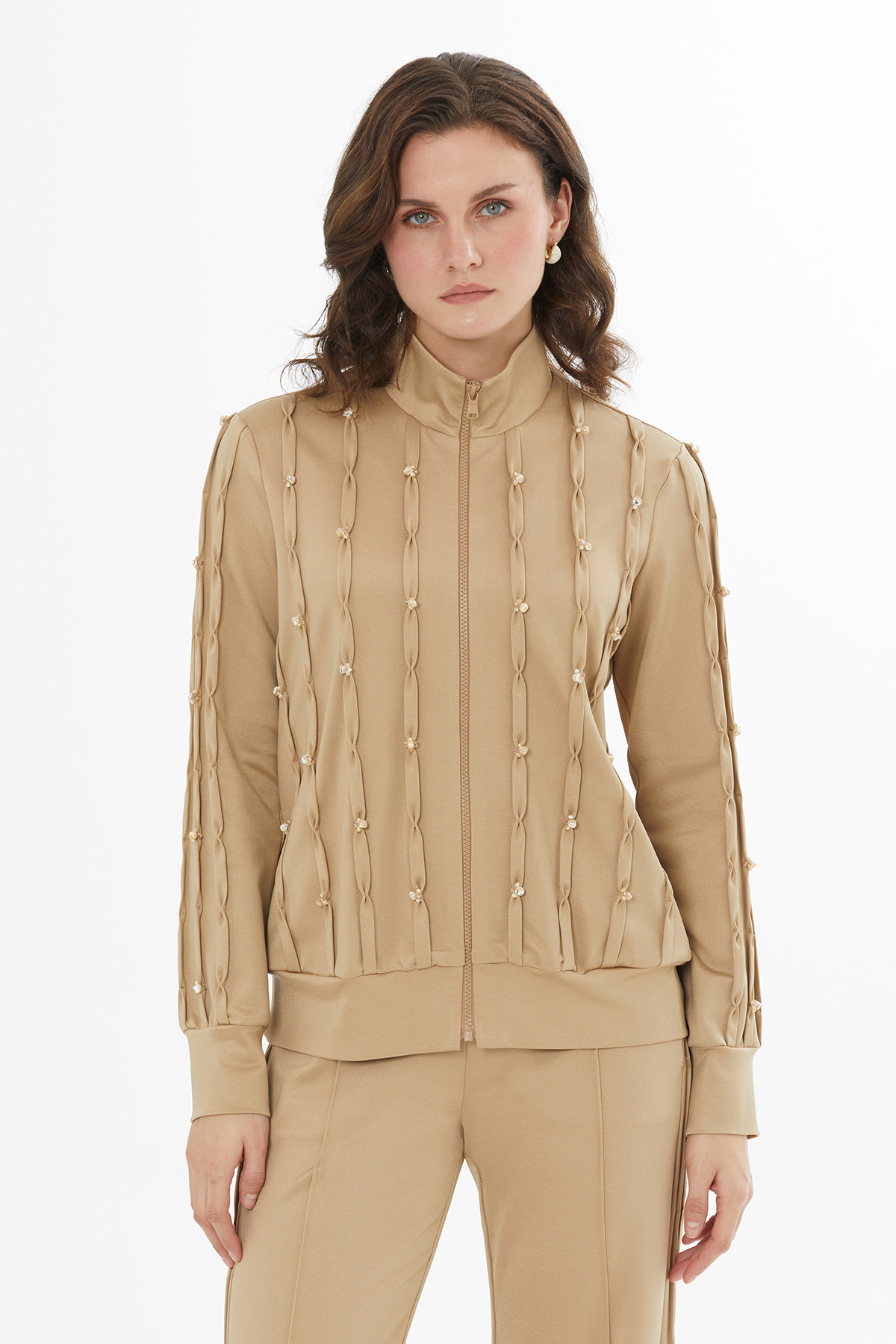 İşleme Detaylı Bej Eşofman Üstü