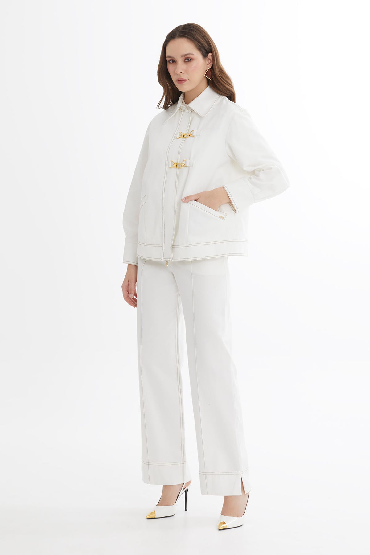 Gold Aksesuarlı Ekru Ceket