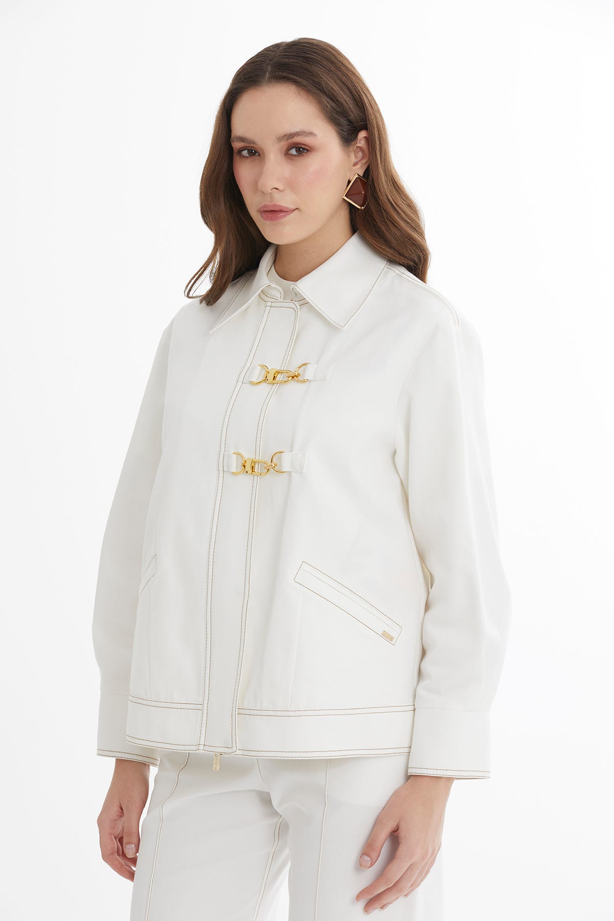 Gold Aksesuarlı Ekru Ceket