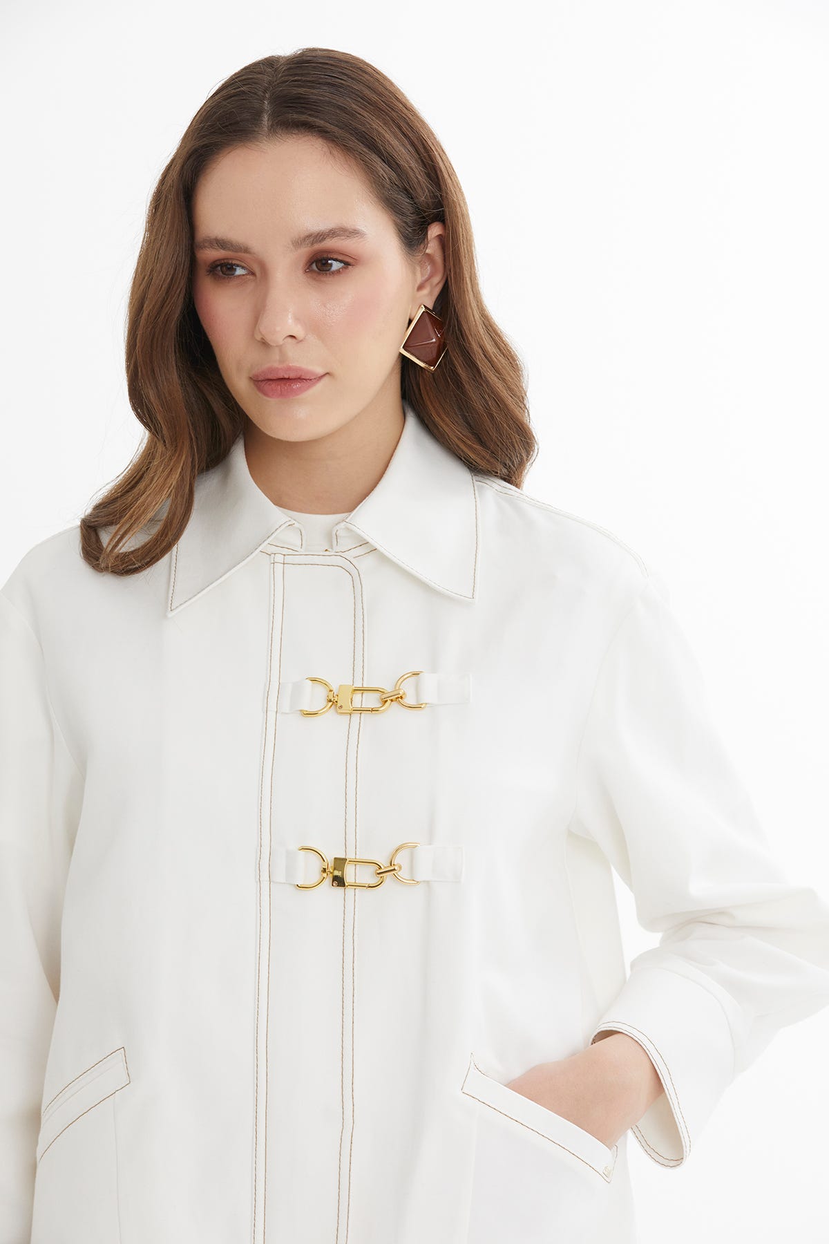 Gold Aksesuarlı Ekru Ceket